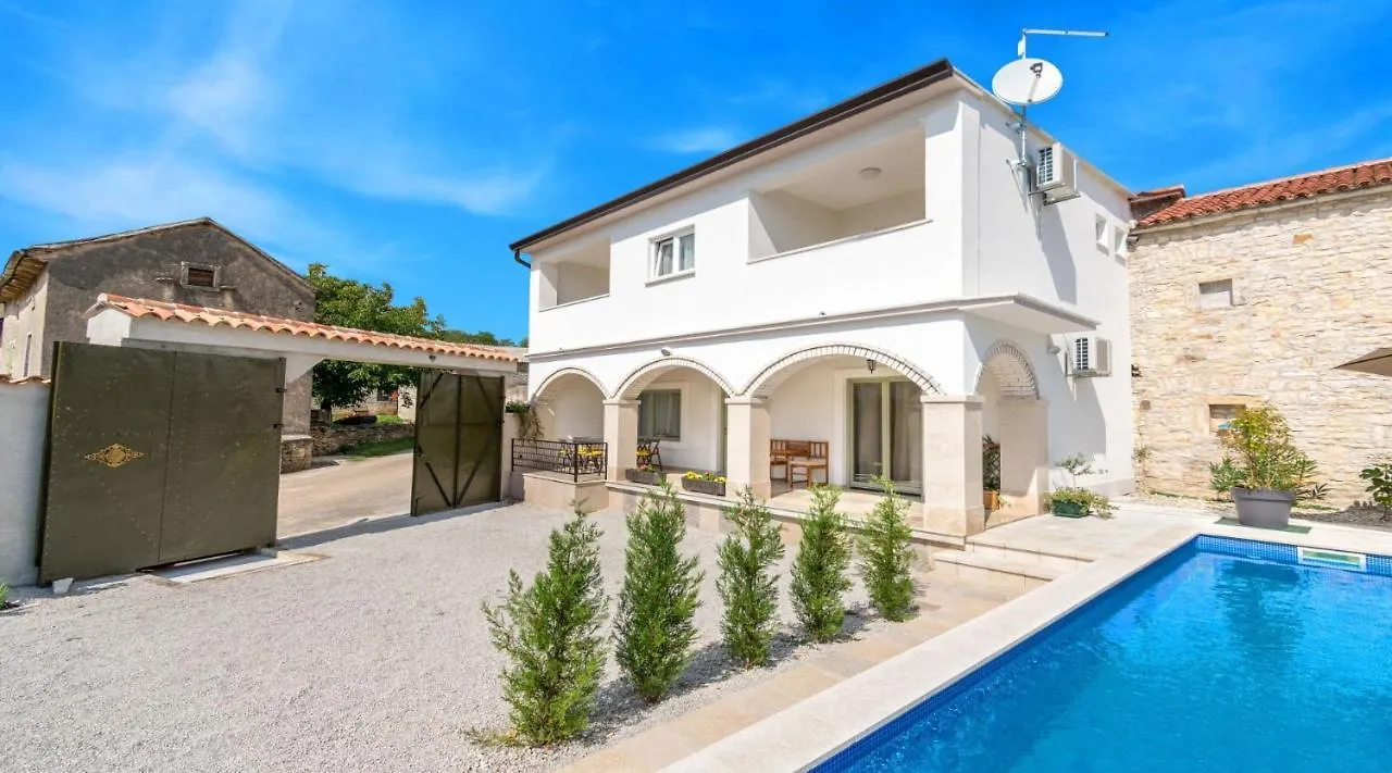 Villa Martin - Fast Wifi, Near Restaurant, Fenced Yard, Pavilion, Center Of Village Kringa Kroatien