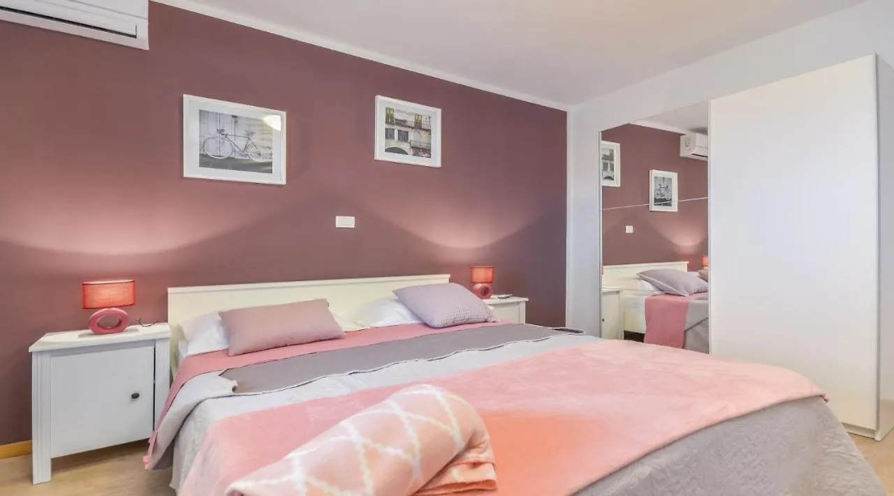 Villa Martin - Fast Wifi, Near Restaurant, Fenced Yard, Pavilion, Center Of Village Kringa Kroatien
