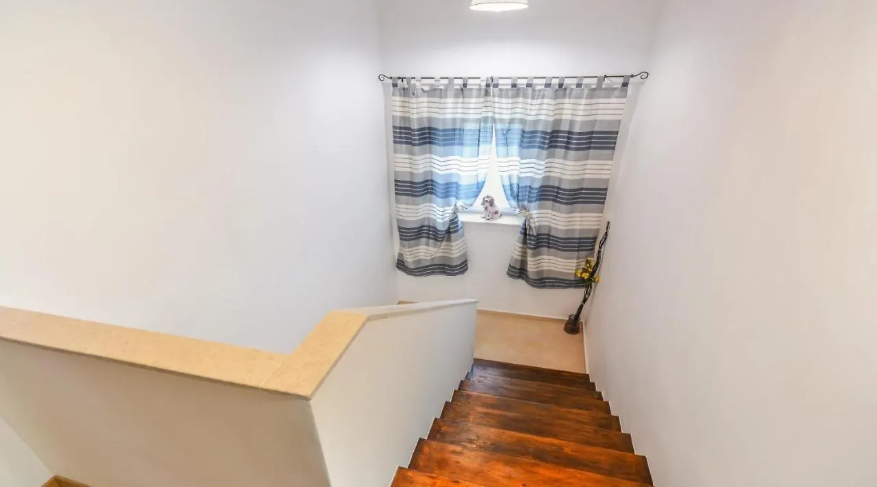 Villa Martin - Fast Wifi, Near Restaurant, Fenced Yard, Pavilion, Center Of Village Kringa
